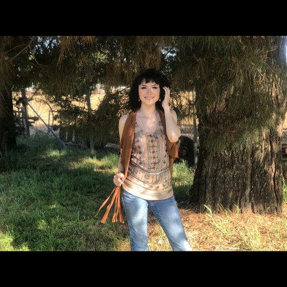 Hippie/bohemian vibe sequence tank top. - Picture 3 of 6